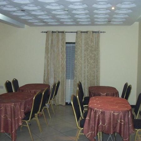 Room In Bb - Double Room With Garden View In Accra Exterior photo