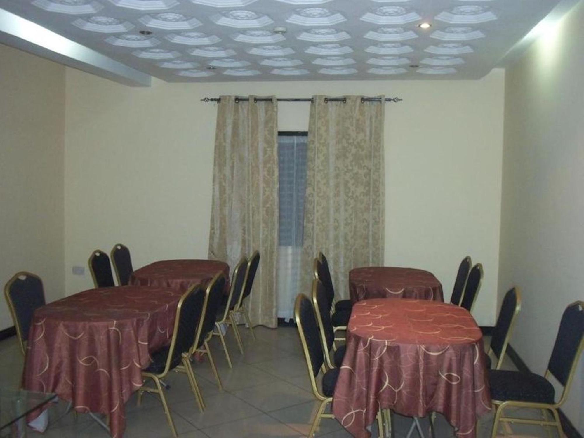 Room In Bb - Double Room With Garden View In Accra Exterior photo