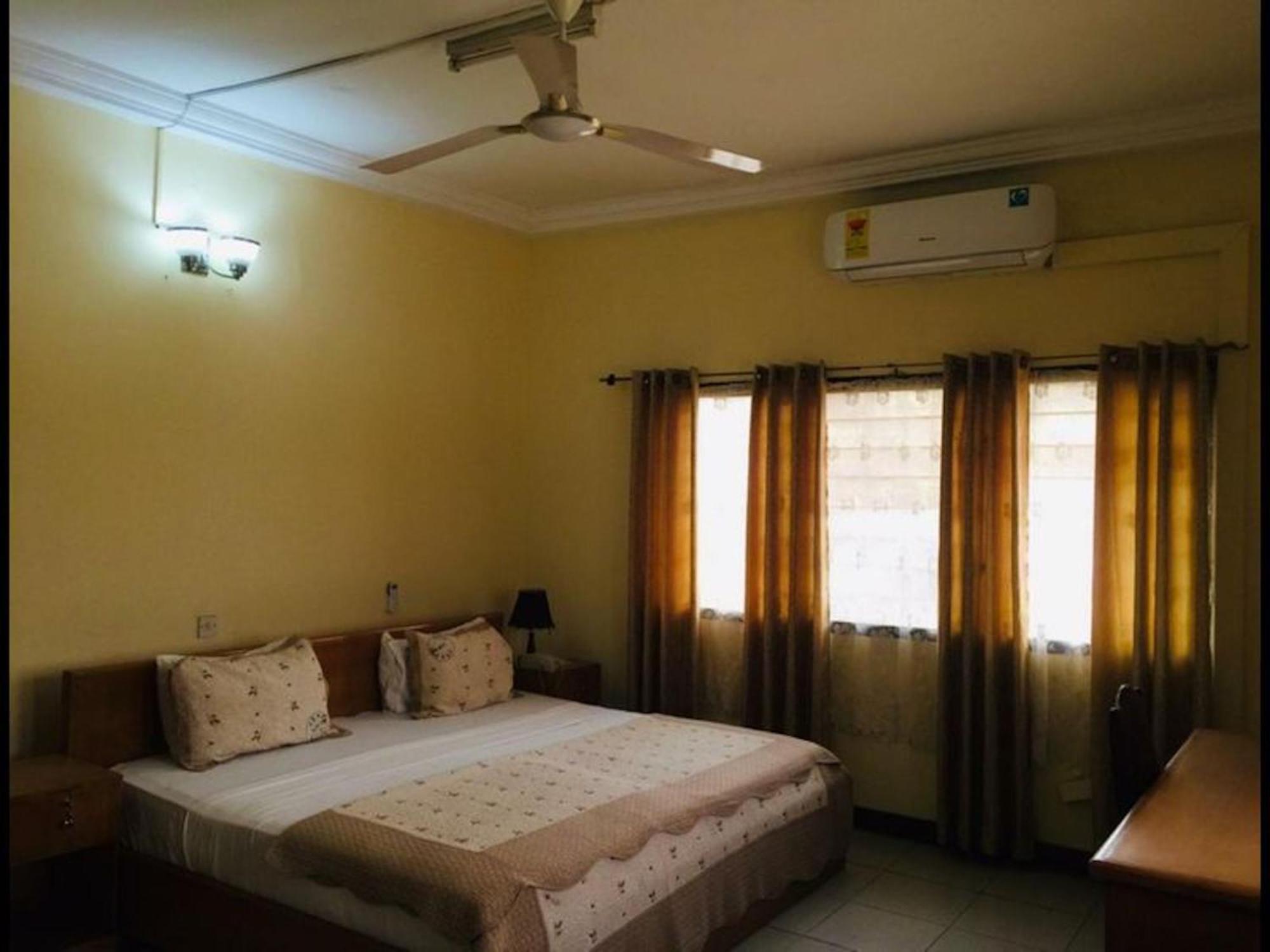 Room In Bb - Double Room With Garden View In Accra Exterior photo